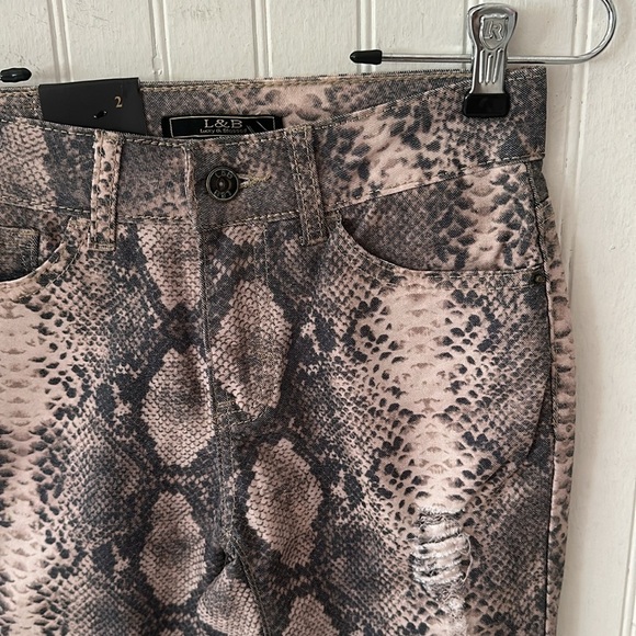 New! L&B Lucky & Blessed Snakeskin Distressed Straight Leg Jeans sz 2 - Picture 7 of 16